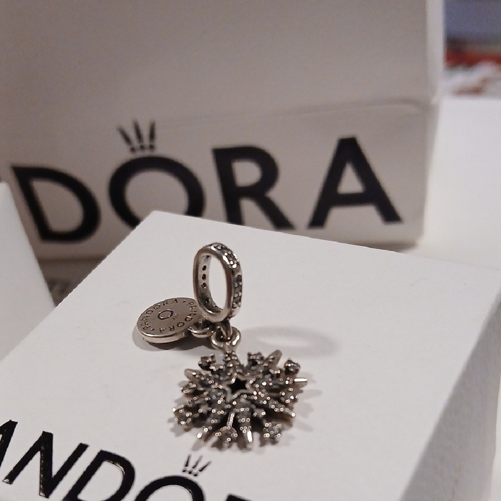 Pandora Silver Snowflake Pendant - Picture 7 of 7